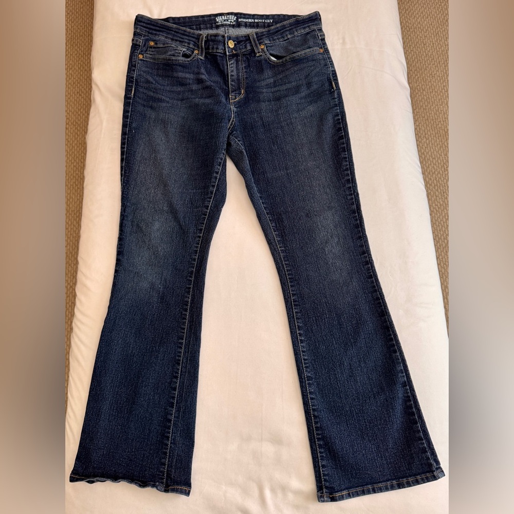 Signature by Levi Strauss Women's Boot Cut Jeans, size 16 Short W33, L30